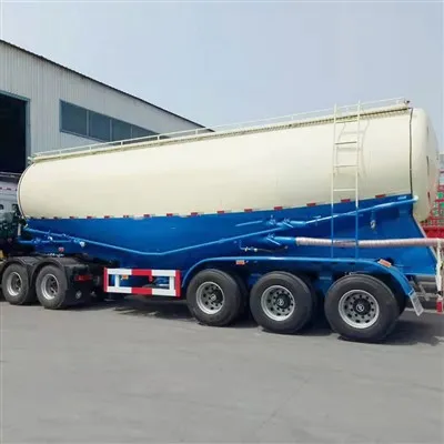 Aké sú komfortné prvky v kabíne vodiča moderného cisternového vozidla na cement?